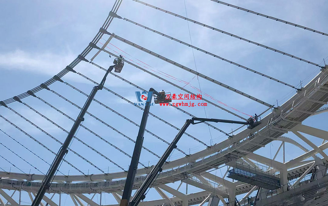 無錫奧體中心體育場ETFE膜首吊成功，太湖畔將閃耀“生態(tài)之光”