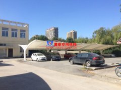 膜結(jié)構(gòu)車棚與鋼結(jié)構(gòu)車棚哪個(gè)性價(jià)比更高？膜結(jié)構(gòu)車棚比鋼結(jié)構(gòu)車棚好在哪里？