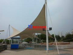 膜結(jié)構(gòu)雨棚價格多少錢一平？膜結(jié)構(gòu)雨棚制作安裝有哪些要點需要注意？