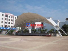 舞臺膜結(jié)構(gòu)具有哪些特性？張拉膜結(jié)構(gòu)舞臺有什么優(yōu)勢特點？