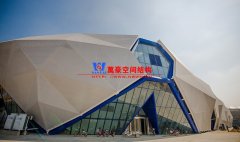 張拉膜結(jié)構(gòu)與骨架式膜結(jié)構(gòu)有何區(qū)別？各有什么特點？