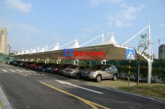 膜結(jié)構(gòu)停車(chē)棚設(shè)計(jì)制作有哪些注意事項(xiàng)？專業(yè)膜結(jié)構(gòu)廠家萬(wàn)豪來(lái)告訴你