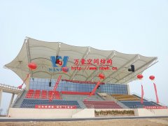 什么是膜結(jié)構(gòu)體育看臺？膜結(jié)構(gòu)體育看臺性能特點及應用領(lǐng)域是什么？
